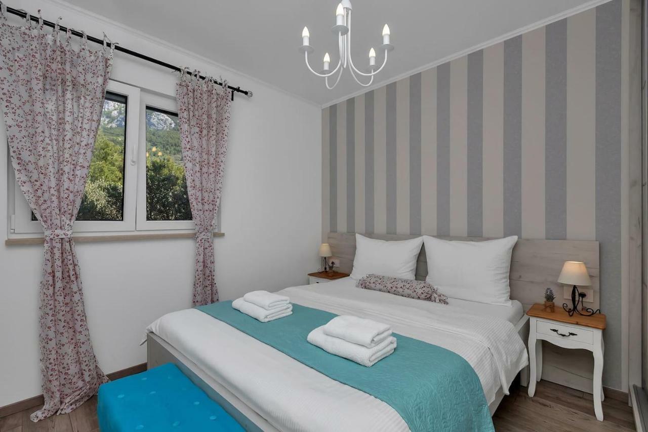 Charming Apartment Tissa With Sea View Makarska Exterior photo